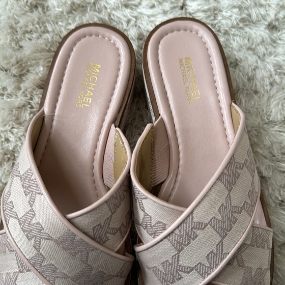 Michael Kors Women's Pink Slide Sandals-new✨ - Picture 5 of 7